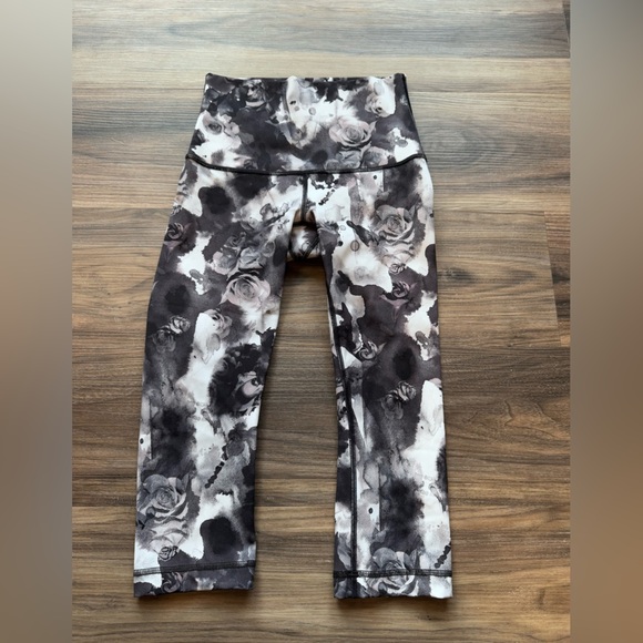 Lululemon Wunder Under Crop (Hi-Rise) Obscurred Black Dusty size 4 athleisure - Picture 1 of 5